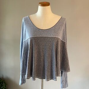 WE THE FREE OVERSIZED DROP SLEEVES DISTRESSED CROP TOP. Blue / grey tone, size M